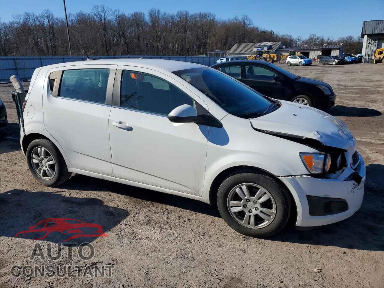 CHEVROLET SONIC 2014 - 1G1JC6SH8E4100552