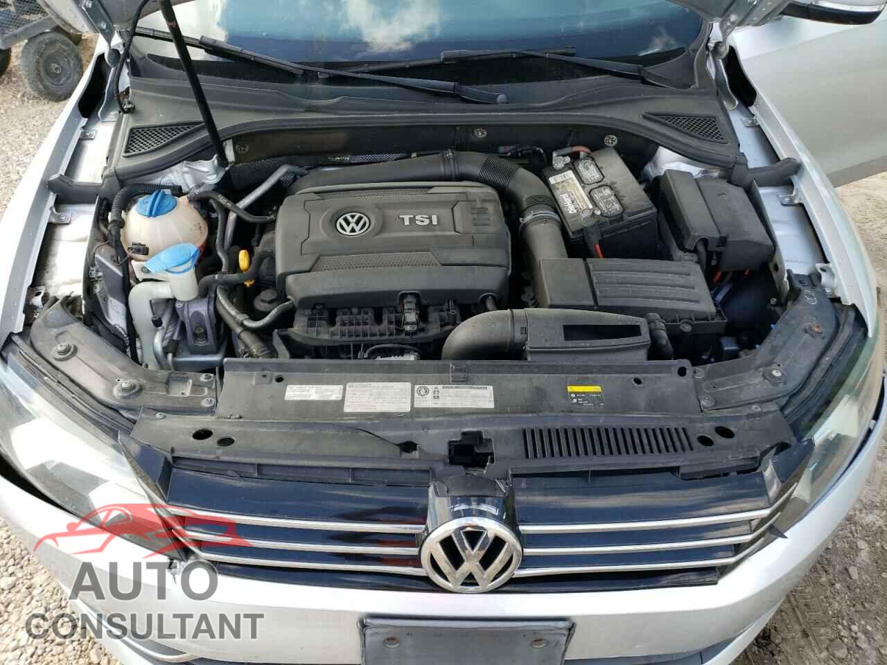 VOLKSWAGEN PASSAT 2015 - 1VWAT7A36FC119334