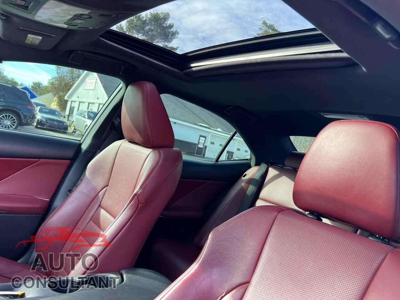 LEXUS IS 2017 - JTHBA1D20H5053494