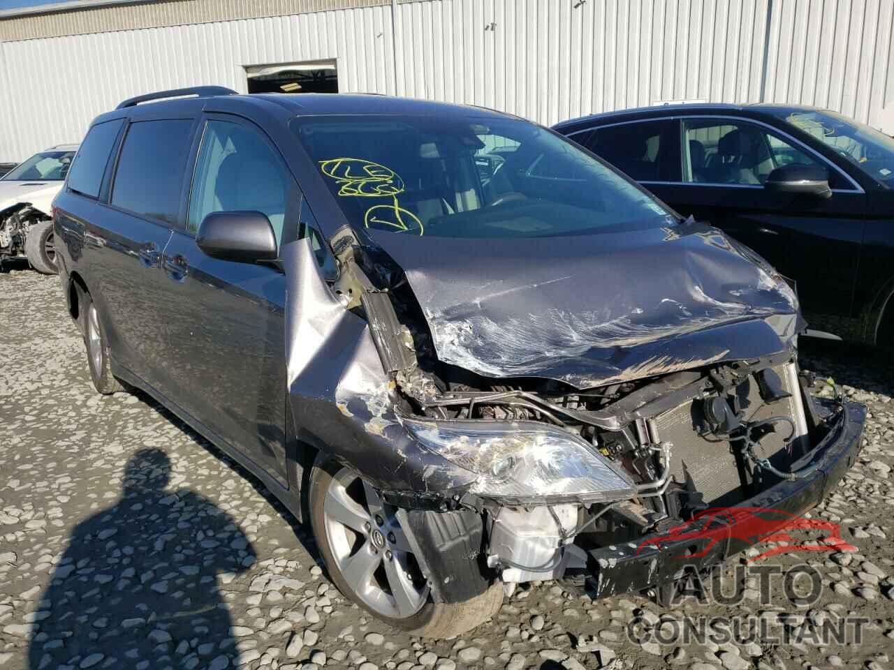 TOYOTA SIENNA 2019 - 5TDKZ3DC8KS010179