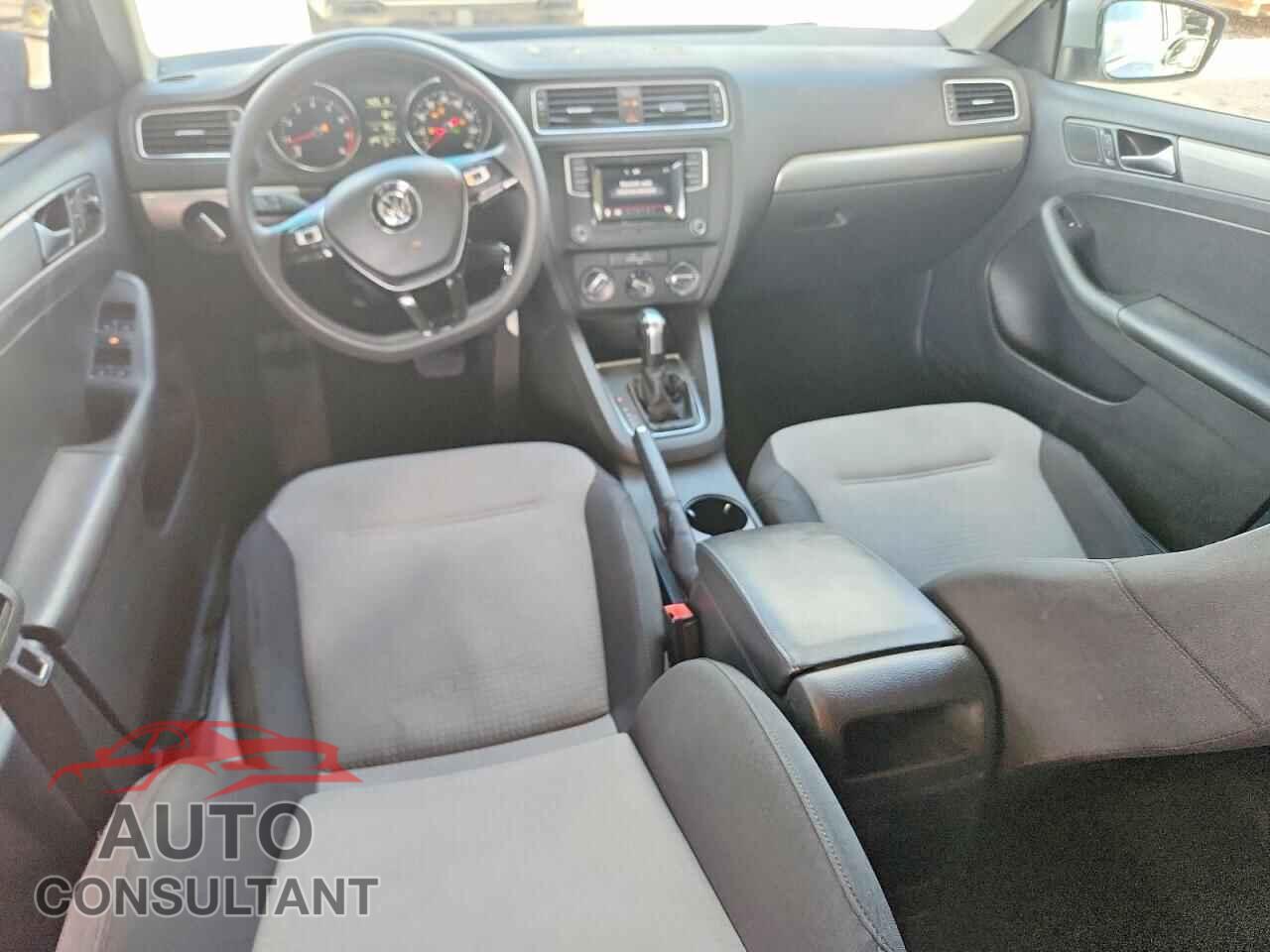 VOLKSWAGEN JETTA 2017 - 3VW2B7AJ2HM252504