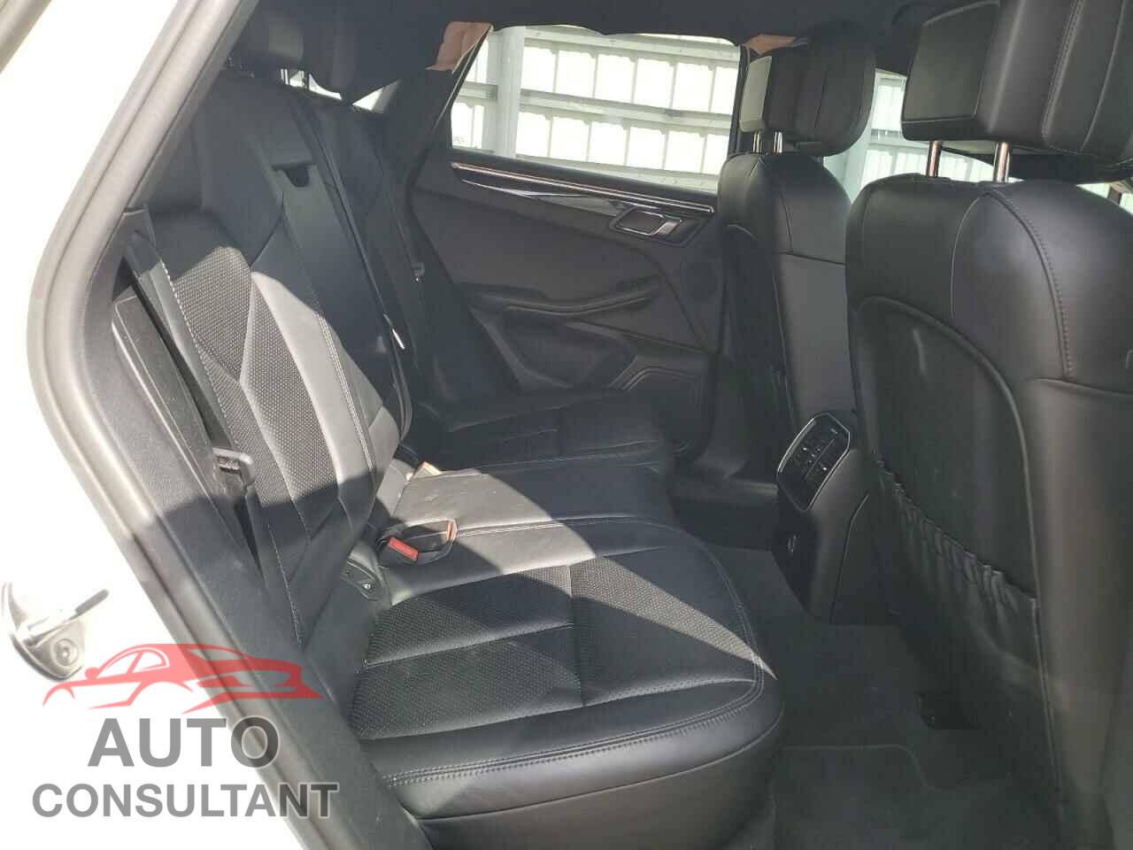 PORSCHE MACAN 2018 - WP1AA2A52JLB22204
