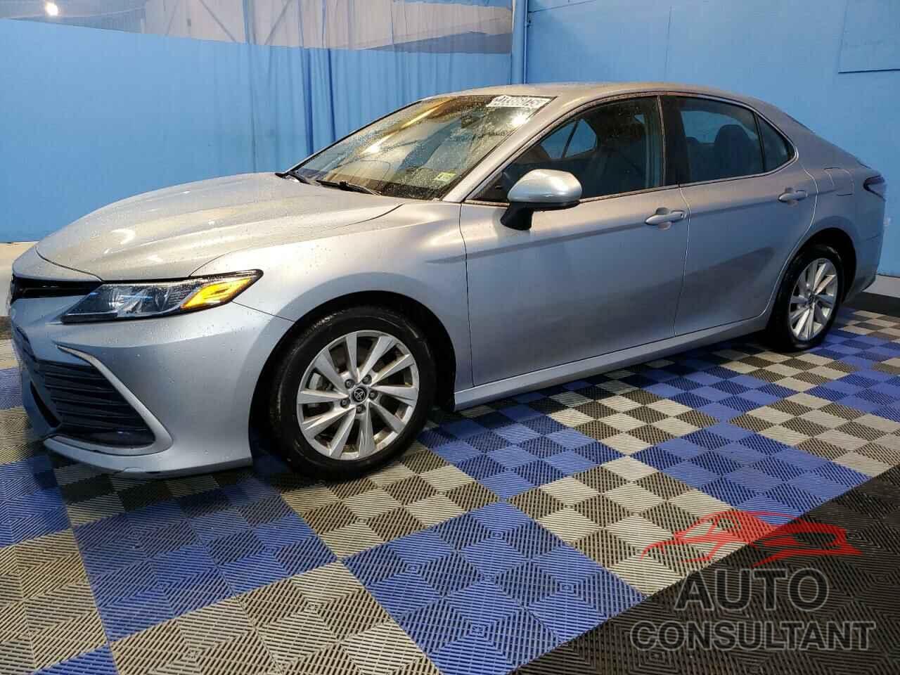 TOYOTA CAMRY 2022 - 4T1C11AK5NU648008