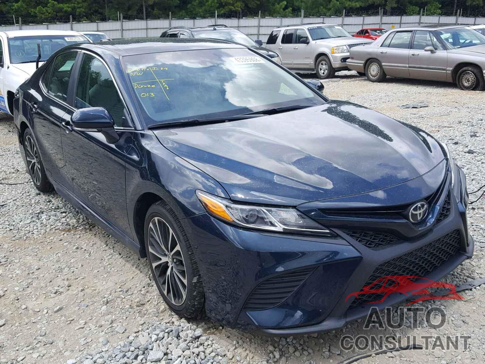 TOYOTA CAMRY 2018 - 4T1B11HK4JU561583
