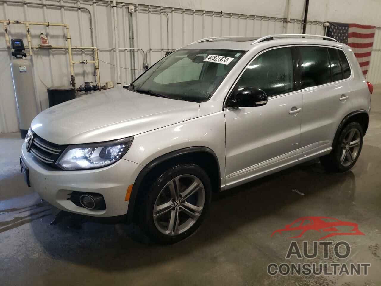 VOLKSWAGEN TIGUAN 2017 - WVGUV7AX6HK016349