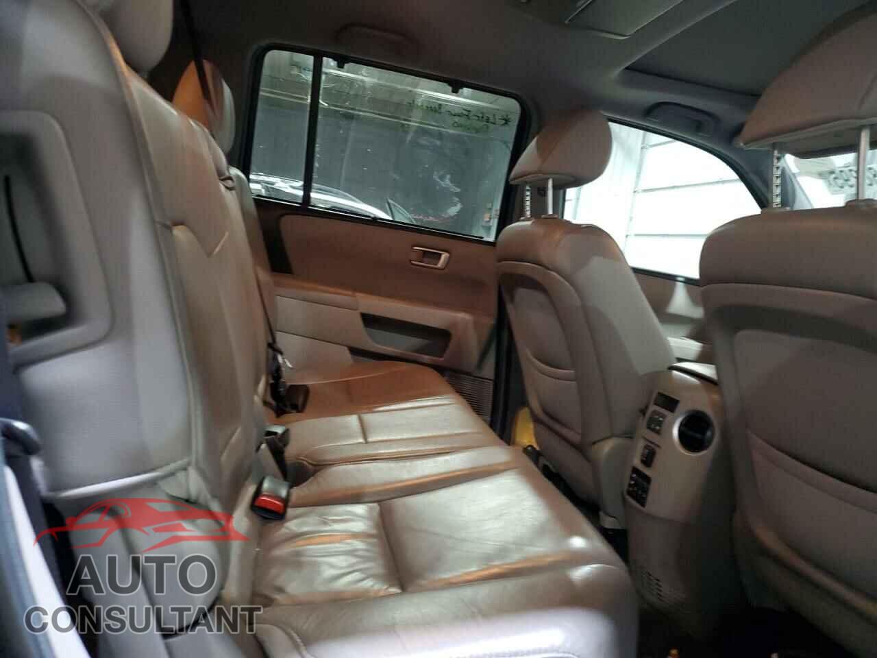 HONDA PILOT 2013 - 5FNYF4H9XDB050729