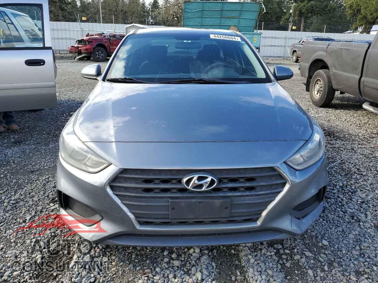 HYUNDAI ACCENT 2018 - 3KPC24A33JE018363