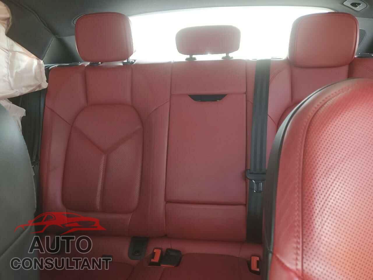 PORSCHE MACAN 2018 - WP1AA2A59JLB19977