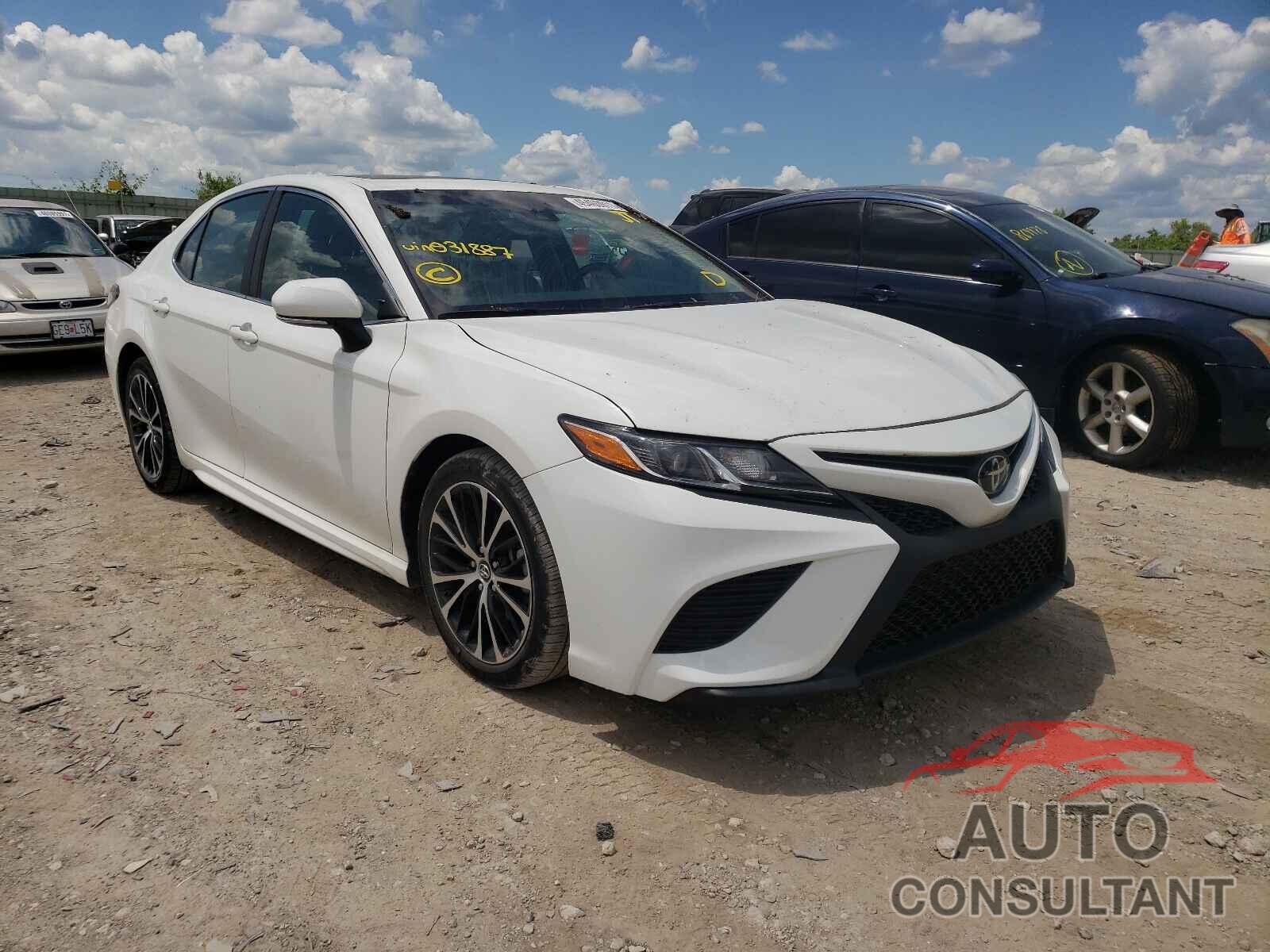 TOYOTA CAMRY 2018 - 4T1B11HK4JU031887