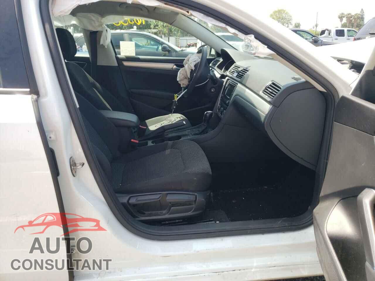 VOLKSWAGEN PASSAT 2018 - 1VWAA7A36JC048702