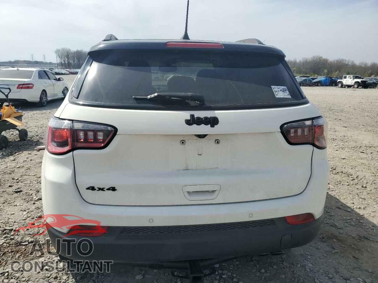 JEEP COMPASS 2018 - 3C4NJDBB6JT301563