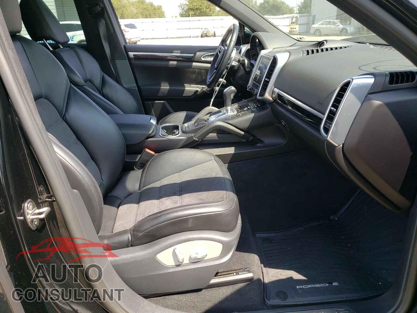 PORSCHE CAYENNE 2017 - WP1AA2A24HKA84089
