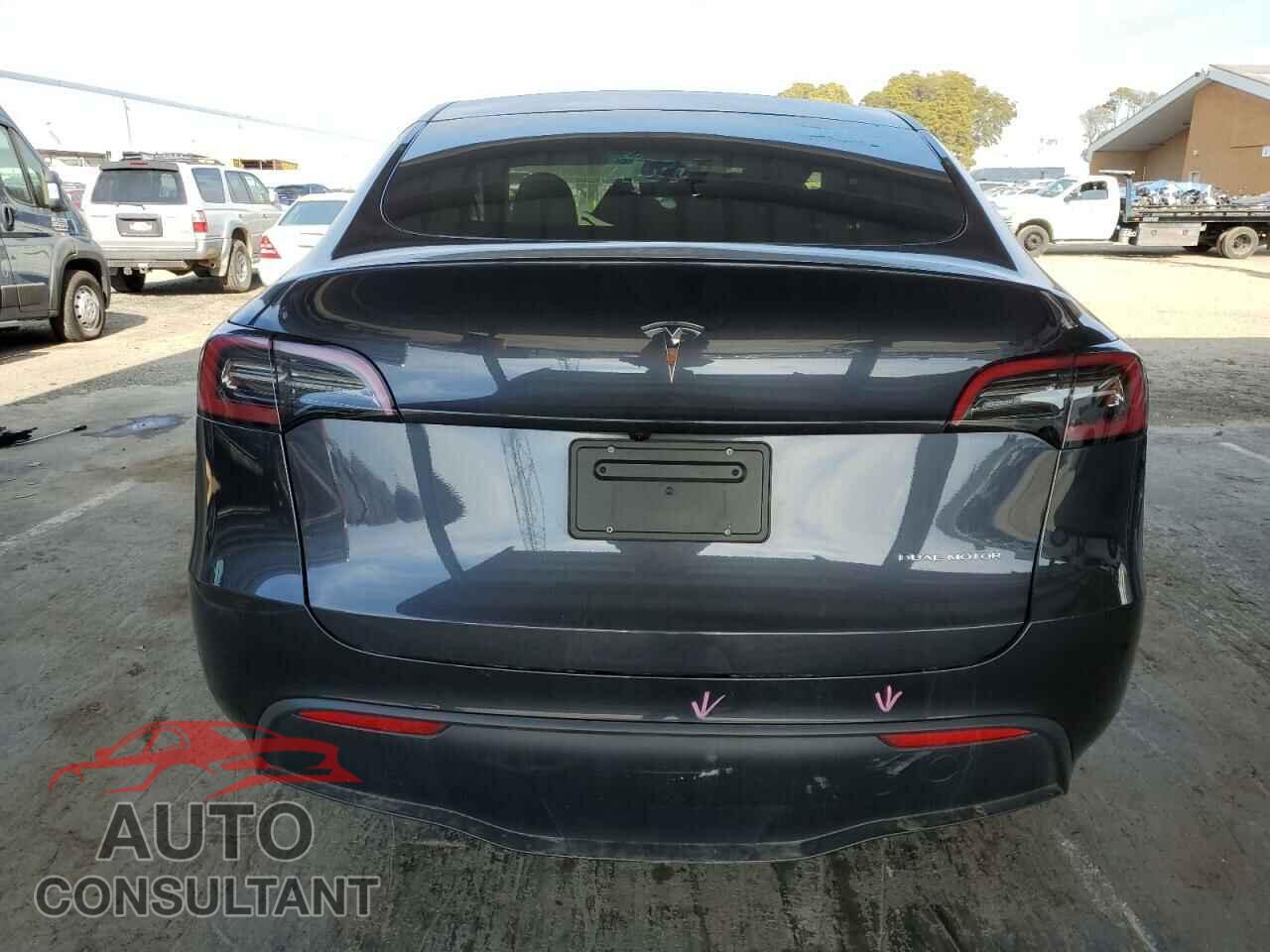 TESLA MODEL Y 2024 - 7SAYGDEE2RF080431