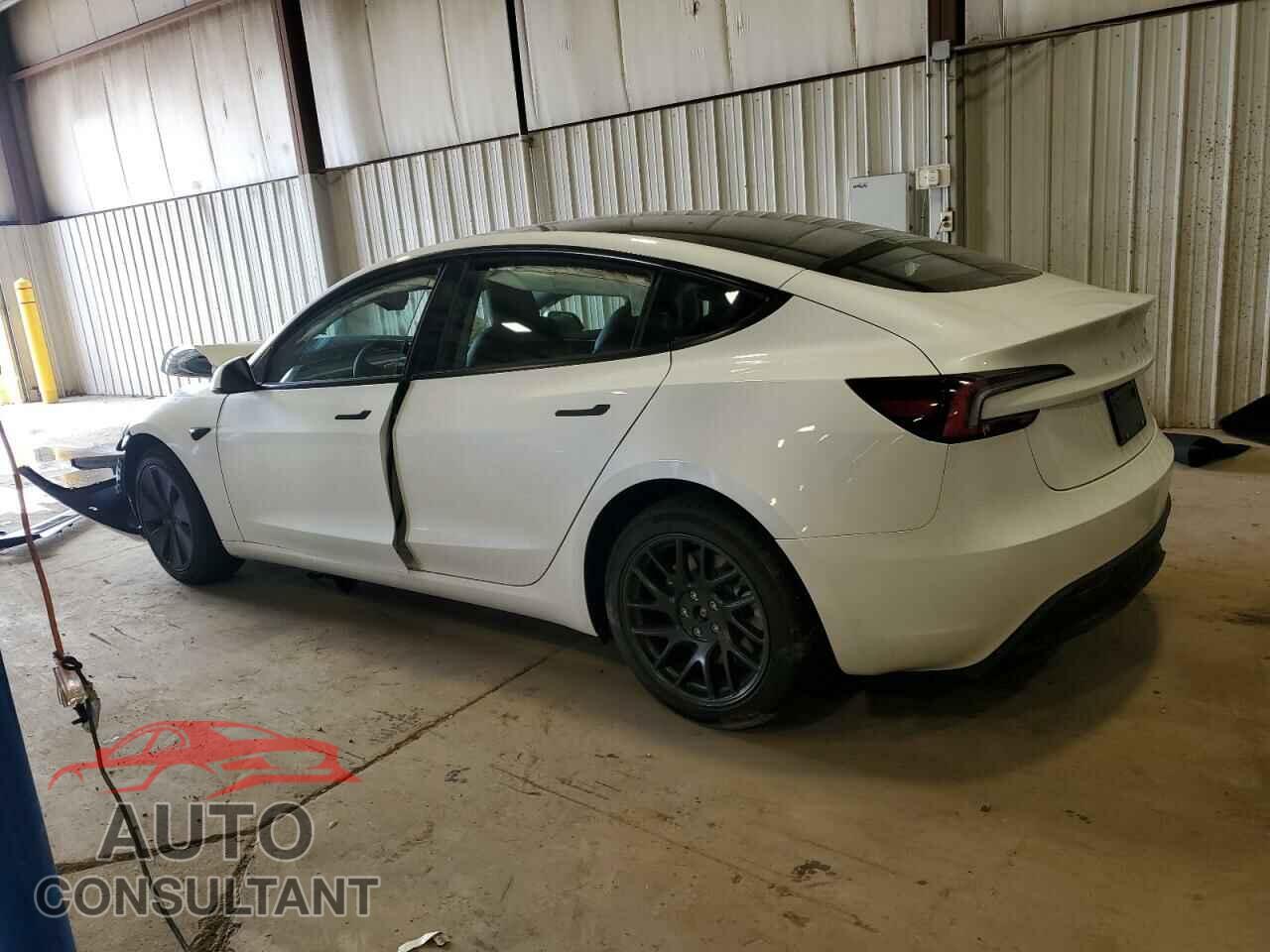 TESLA MODEL 3 2024 - 5YJ3E1EB3RF798569