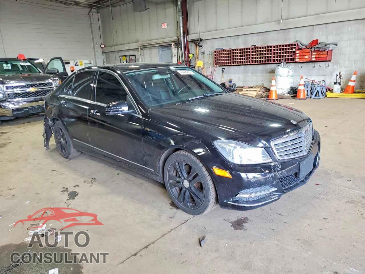 MERCEDES-BENZ C-CLASS 2013 - WDDGF8AB2DG052115