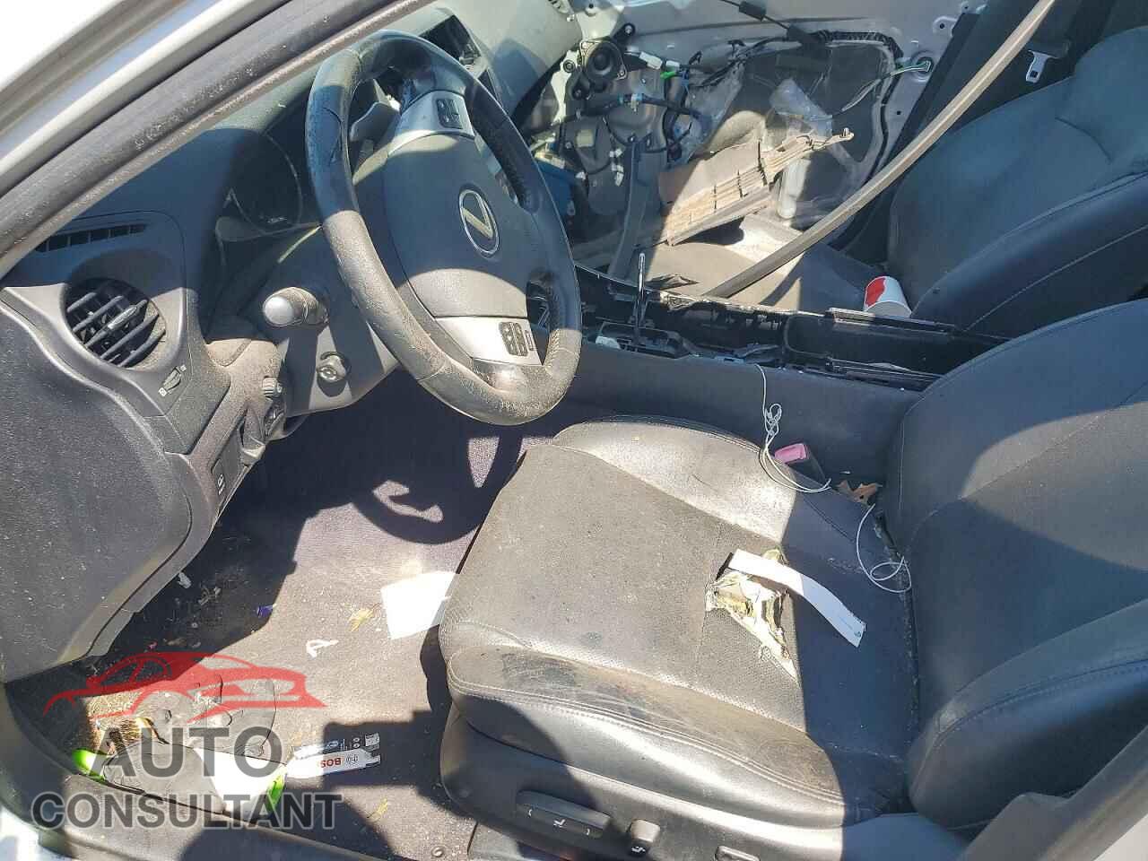LEXUS IS 2011 - JTHCF5C24B5047445