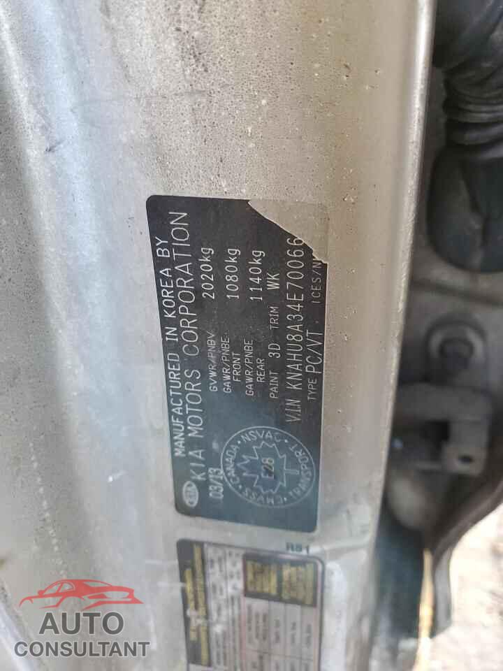 KIA RONDO 2014 - KNAHU8A34E7006684