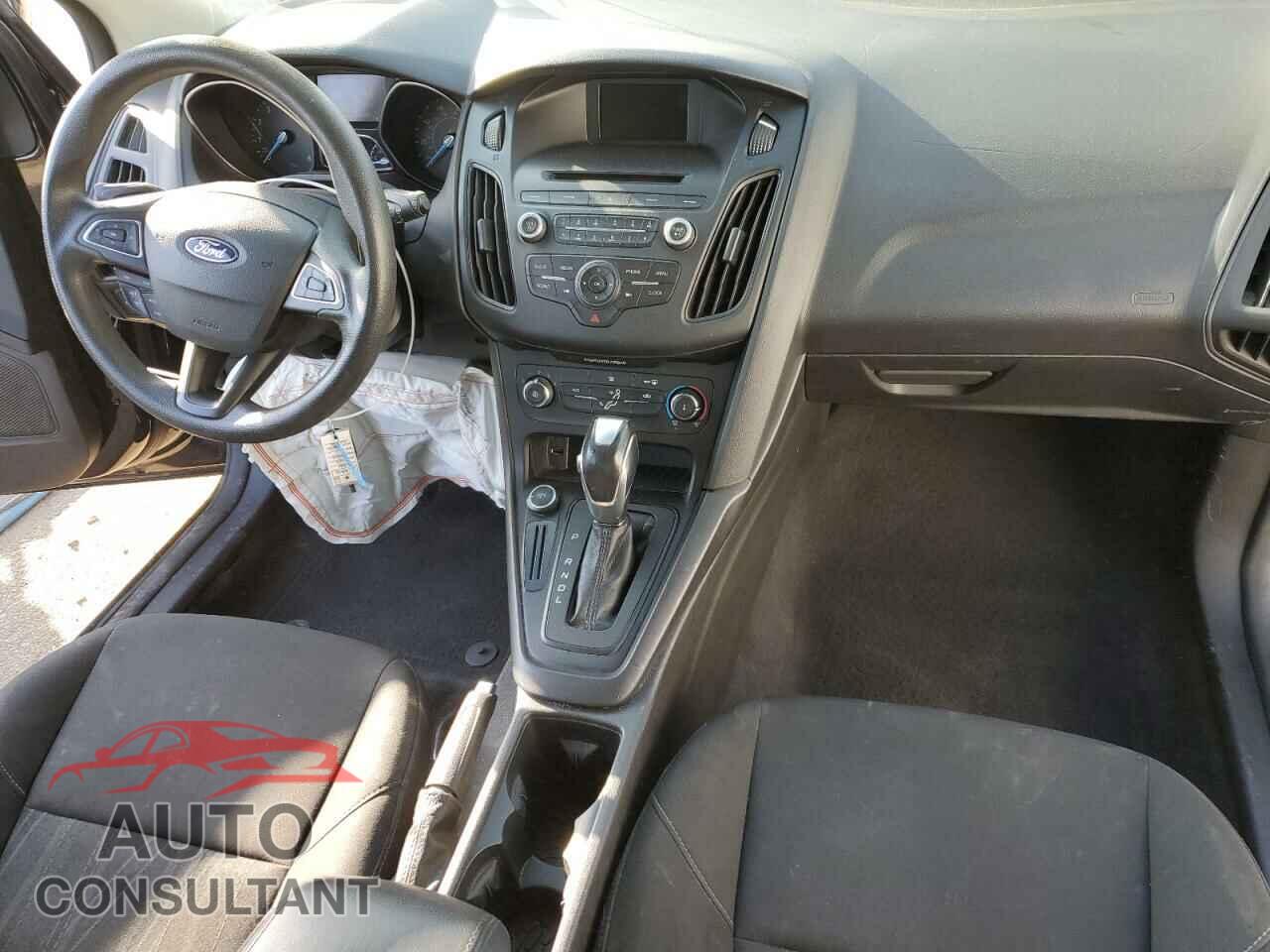 FORD FOCUS 2016 - 1FADP3K26GL327126