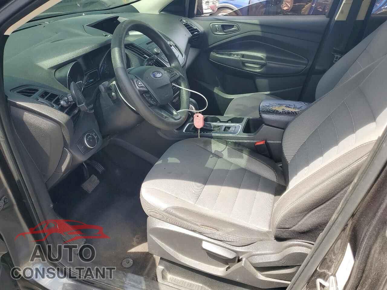 FORD ESCAPE 2017 - 1FMCU0F70HUE85679