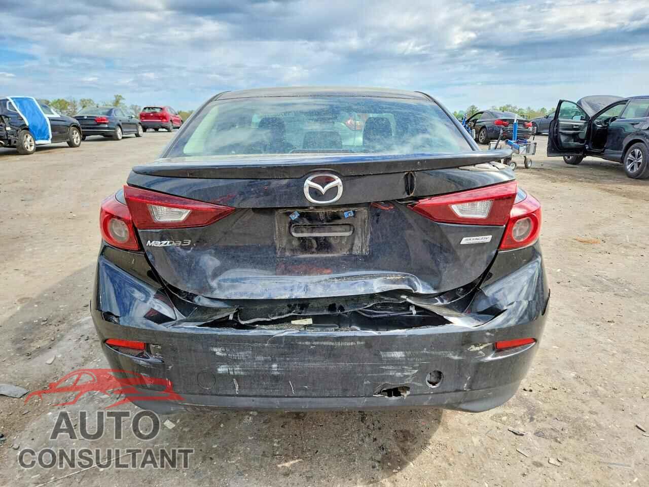 MAZDA 3 2018 - 3MZBN1V31JM207155