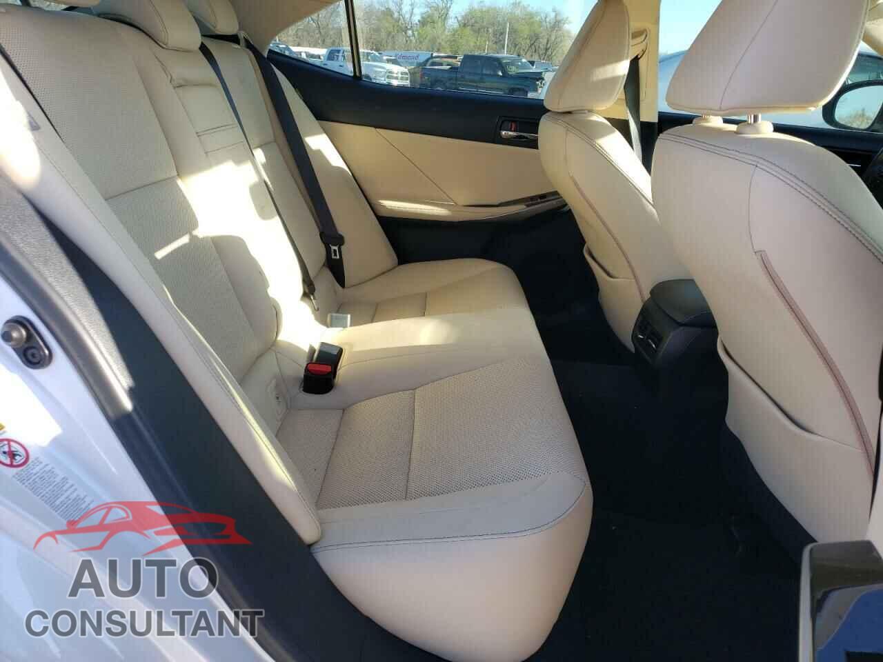 LEXUS IS 2016 - JTHBA1D24G5028516