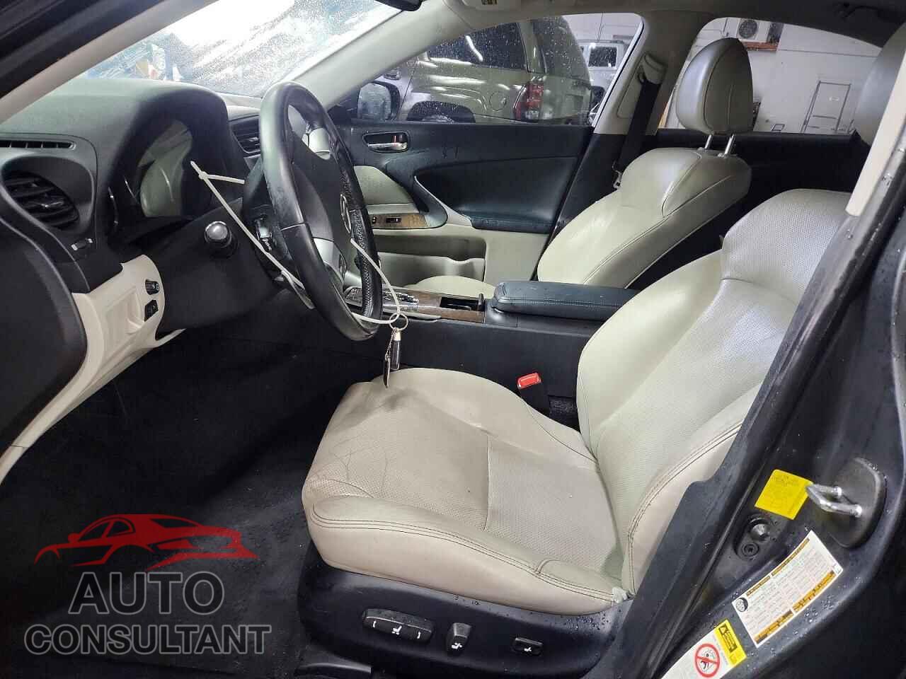 LEXUS IS 2011 - JTHBF5C26B5149860