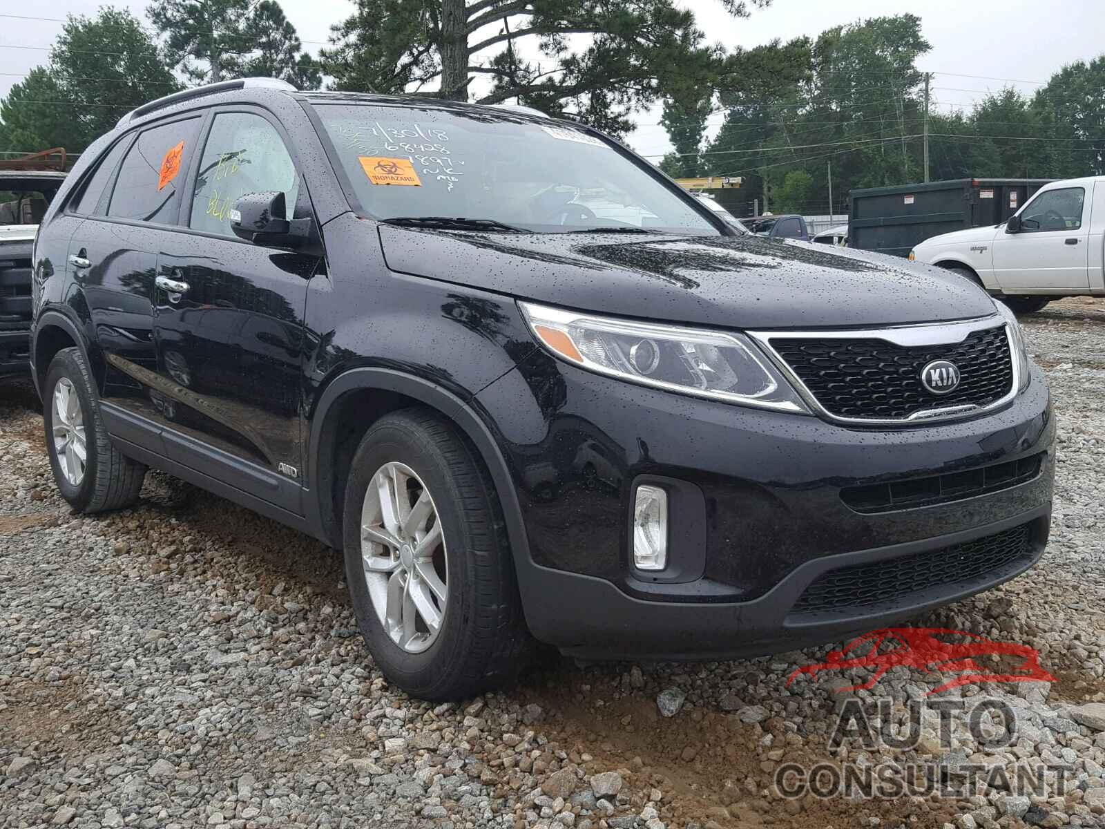 KIA SORENTO LX 2015 - 5XYKTCA67FG557897