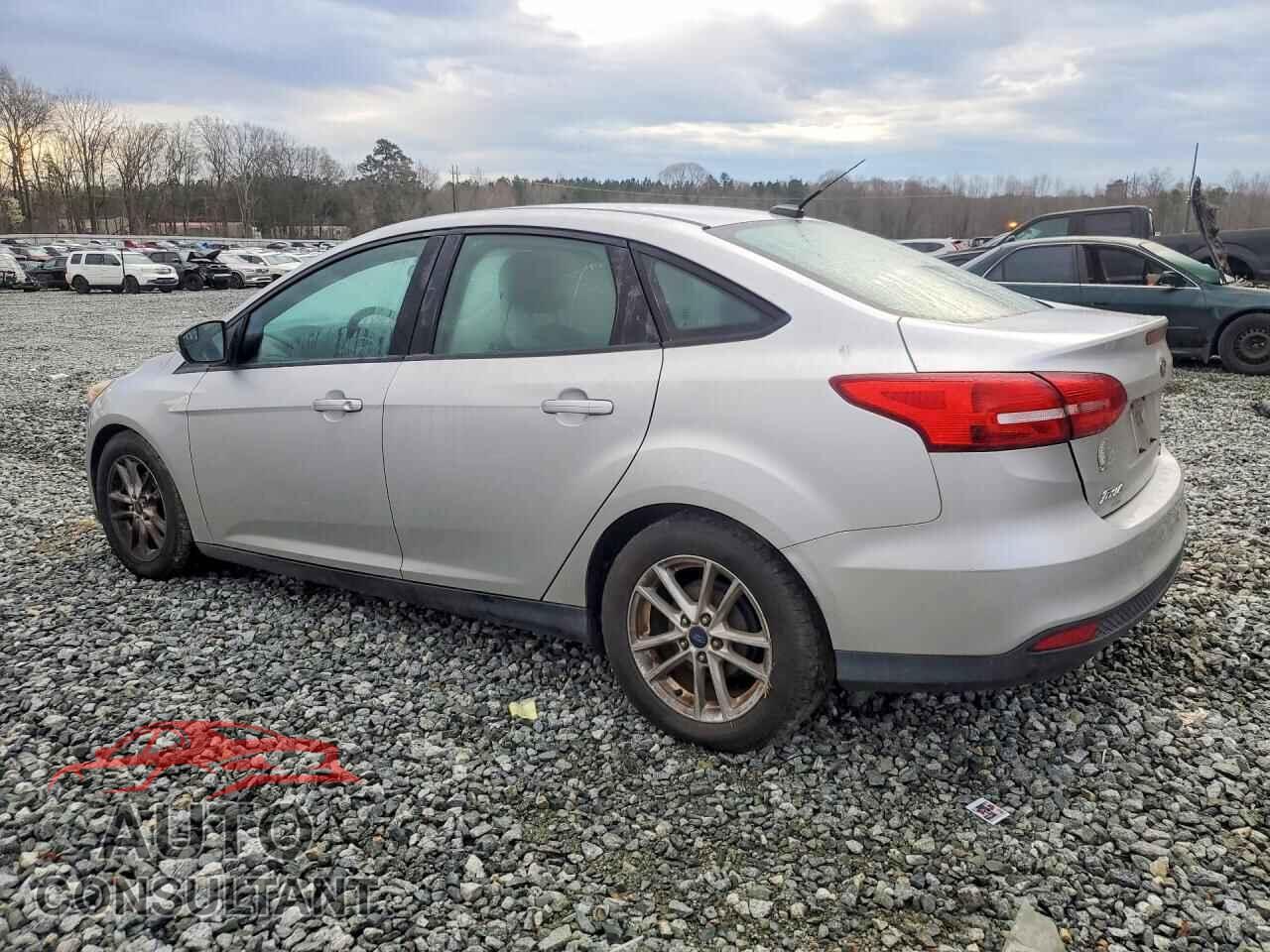 FORD FOCUS 2015 - 1FADP3F2XFL206446