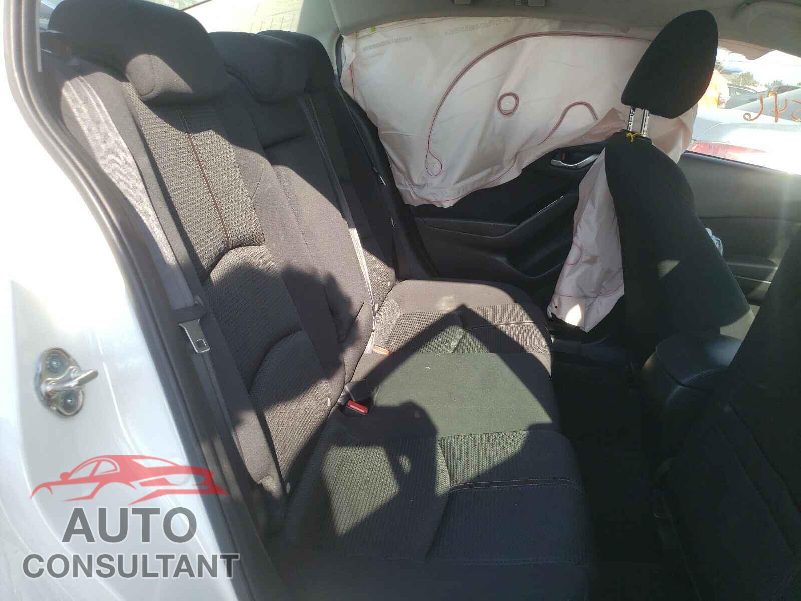 MAZDA 3 2017 - 3MZBN1U73HM154764