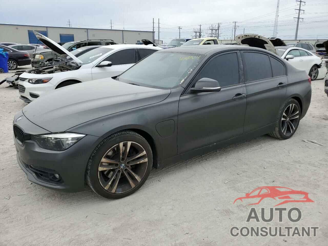 BMW 3 SERIES 2018 - WBA8E1C50JA171504