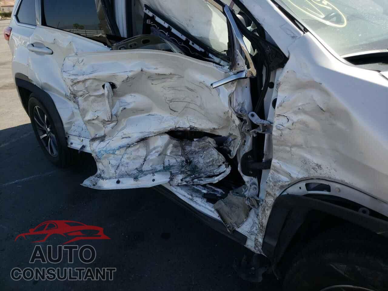 TOYOTA HIGHLANDER 2017 - 5TDKZRFH6HS515769