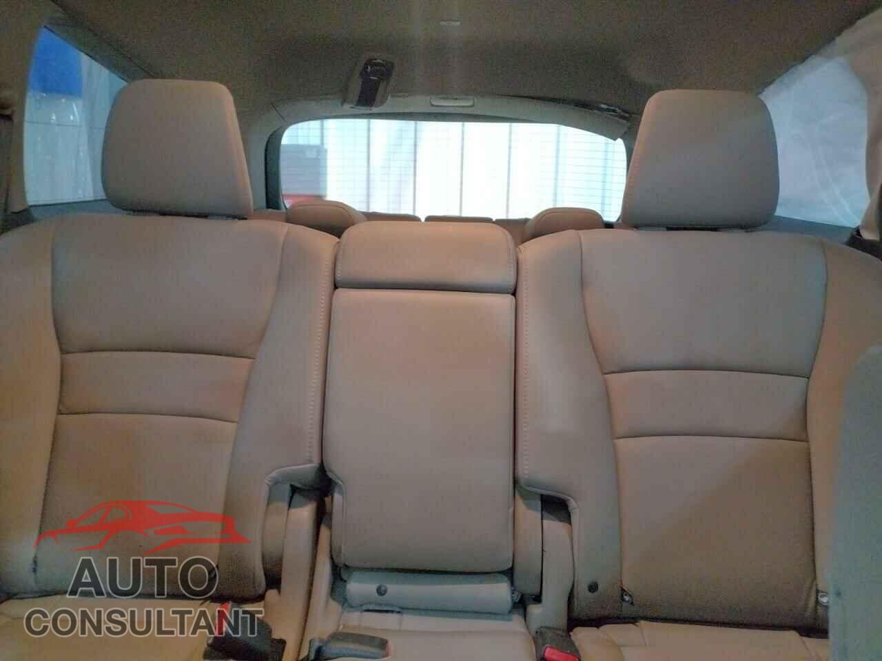 HONDA PILOT 2017 - 5FNYF6H59HB035573