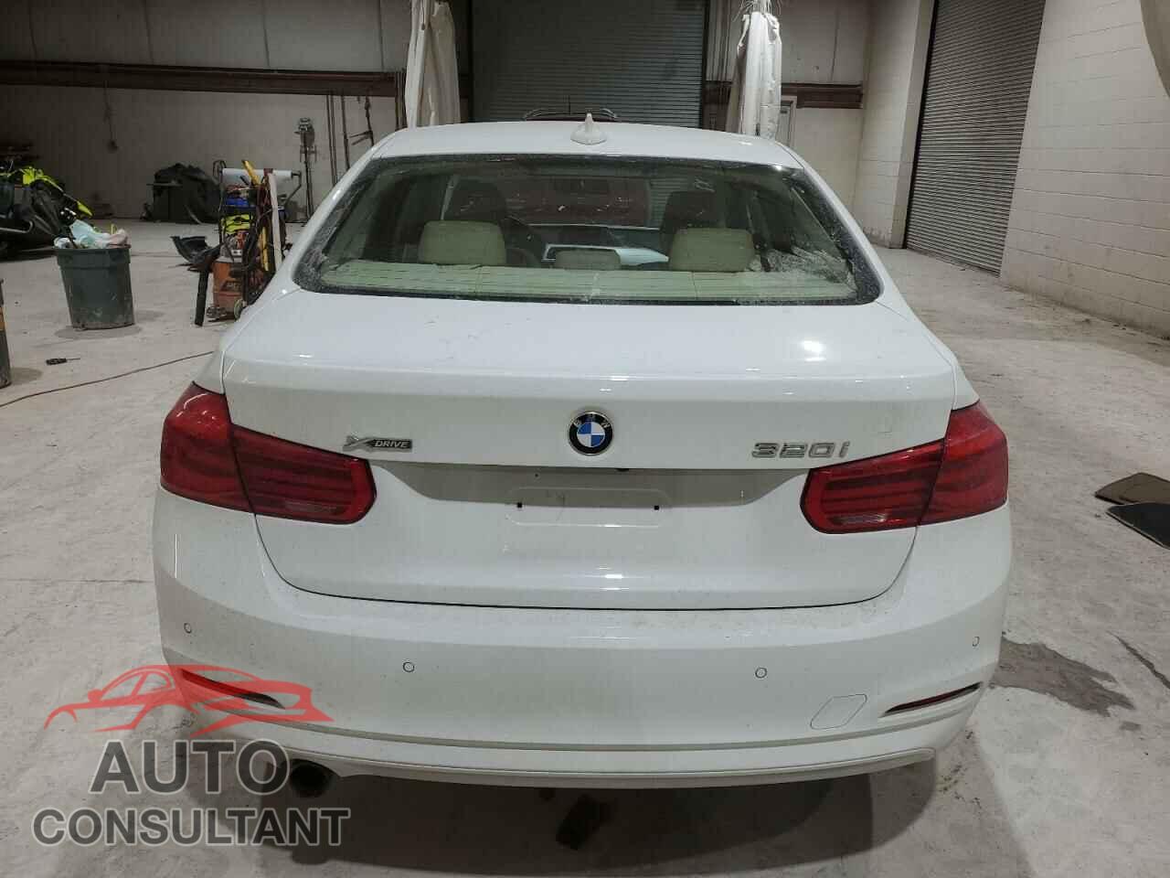 BMW 3 SERIES 2016 - WBA8A3C5XGK552108