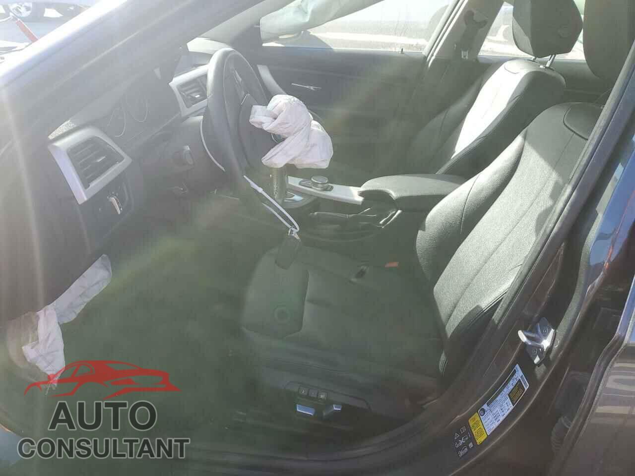 BMW 3 SERIES 2018 - WBA8A3C52JA494752