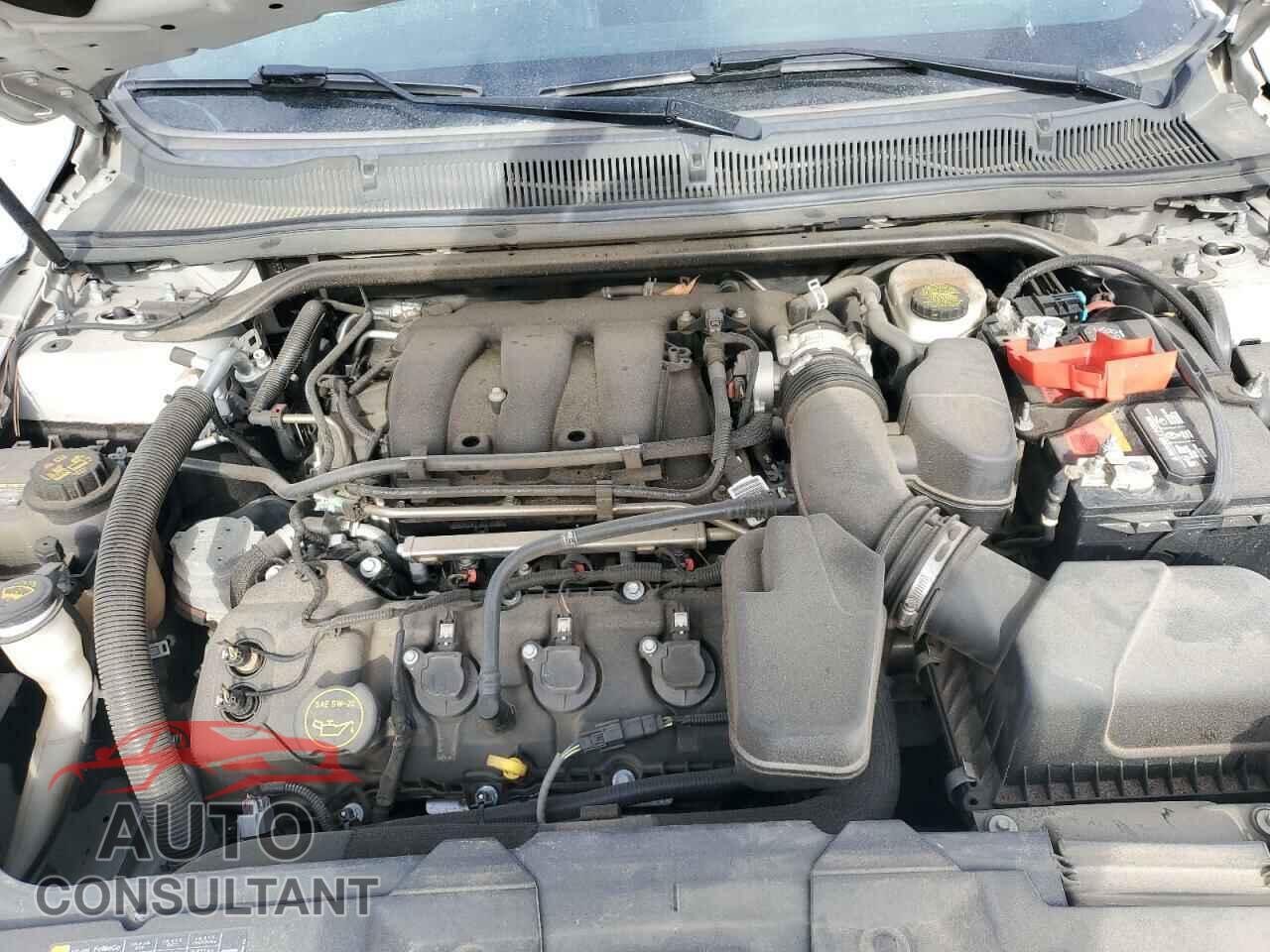 FORD TAURUS 2018 - 1FAHP2F80JG128387