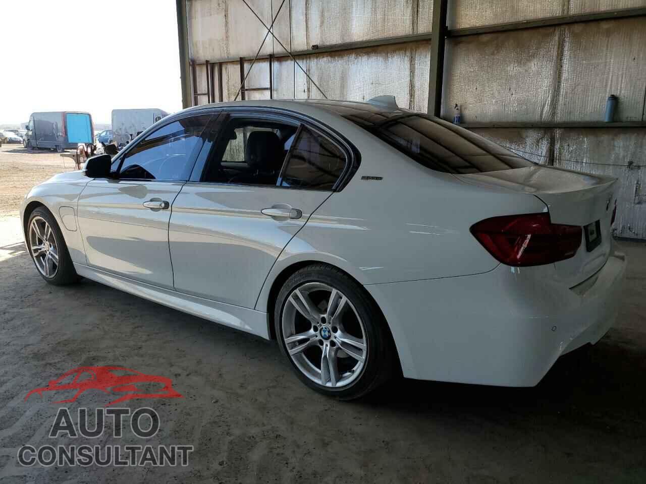 BMW 3 SERIES 2017 - WBA8E1C33HA159341