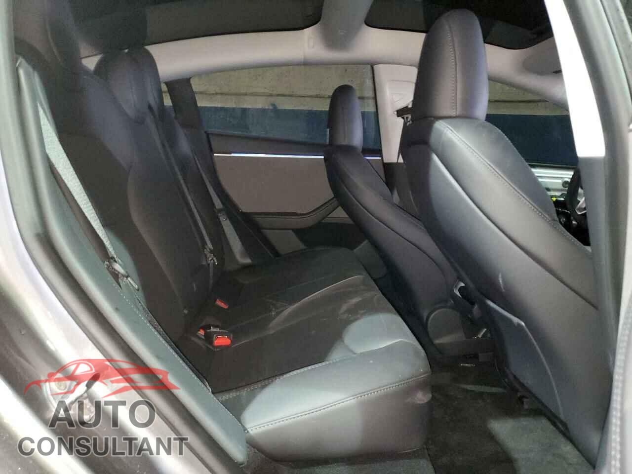TESLA MODEL 3 2025 - 5YJ3E1EA1SF925543