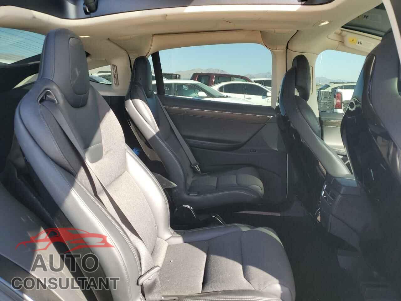 TESLA MODEL X 2016 - 5YJXCBE21GF004842