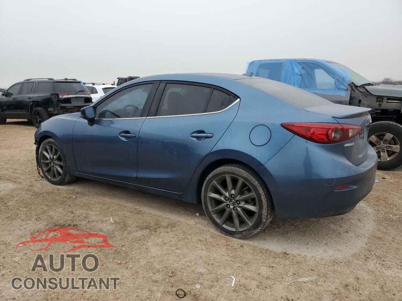 MAZDA 3 2018 - 3MZBN1V33JM261105