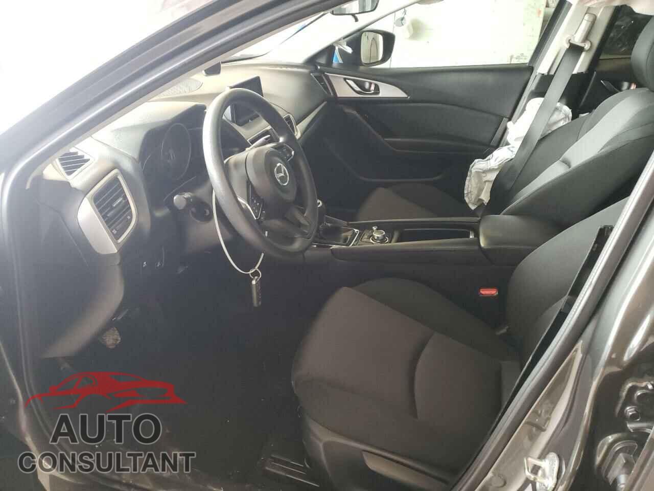MAZDA 3 2018 - 3MZBN1U77JM275285