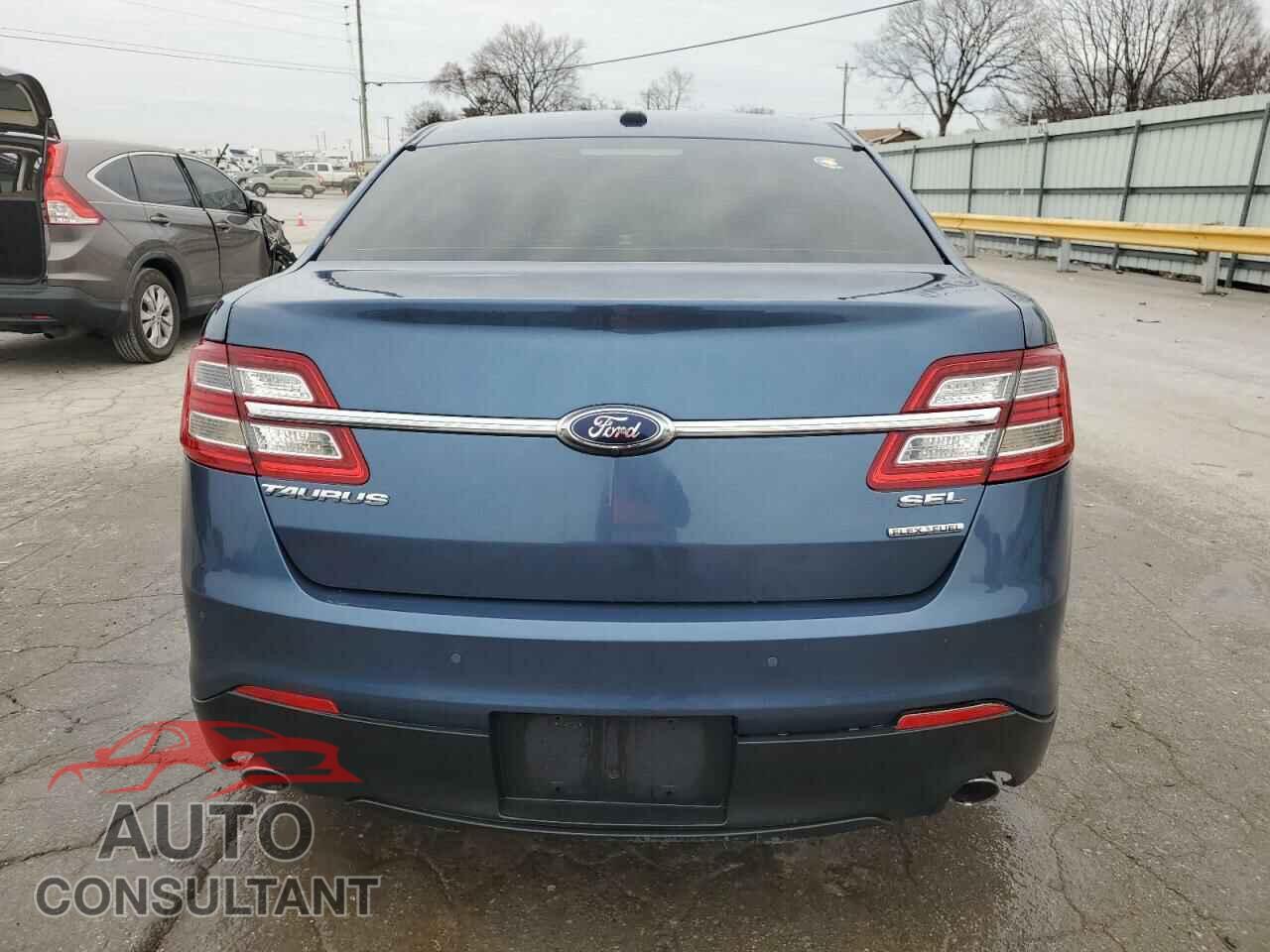 FORD TAURUS 2018 - 1FAHP2E86JG113619