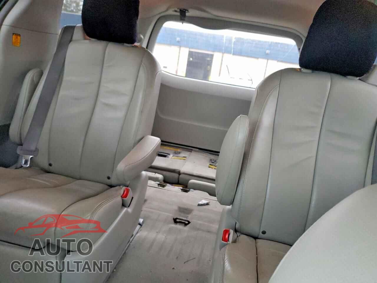 TOYOTA SIENNA 2013 - 5TDDK3DC8DS061701