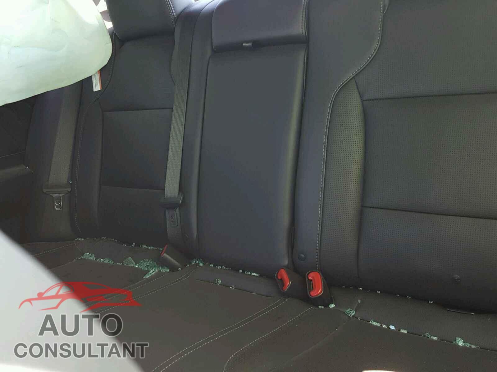 FORD TAURUS 2018 - 1FAHP2F84JG109695