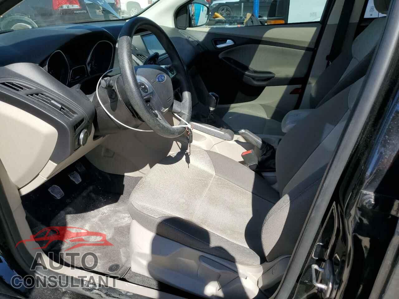 FORD FOCUS 2014 - 1FADP3K2XEL292846