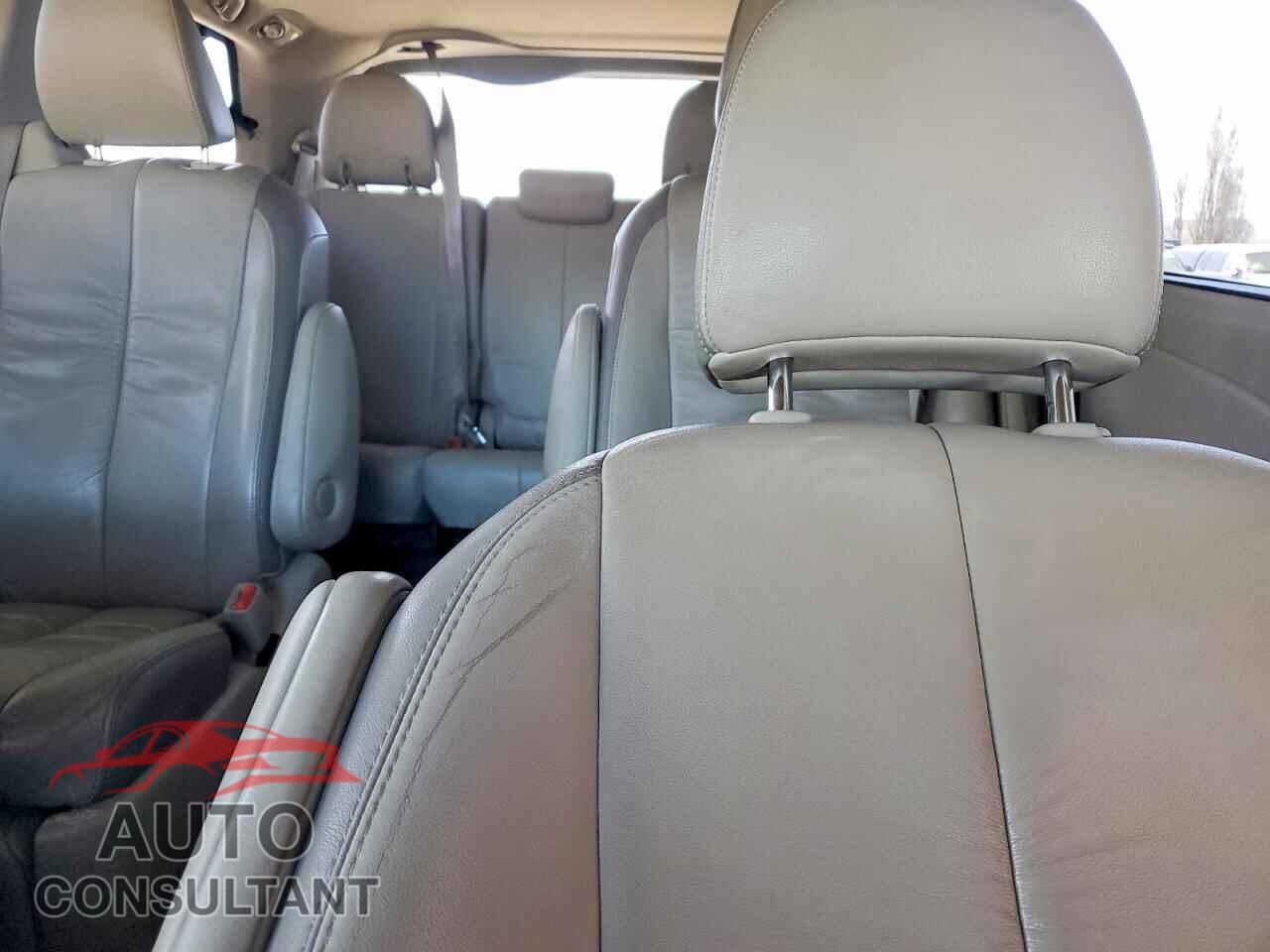 TOYOTA SIENNA 2011 - 5TDDK3DC6BS023638