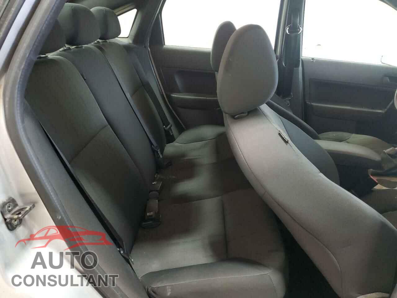 FORD FOCUS 2010 - 1FAHP3FN5AW120139