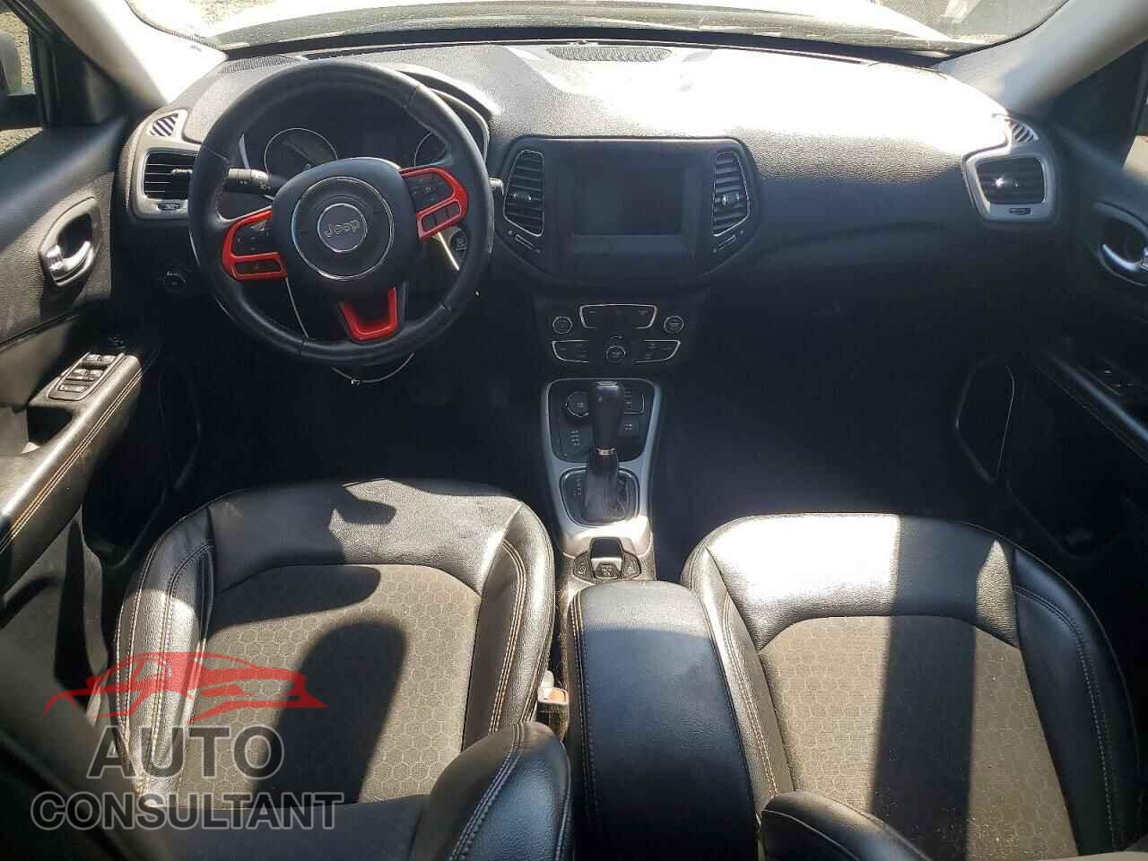 JEEP COMPASS 2019 - 3C4NJDBB0KT696857