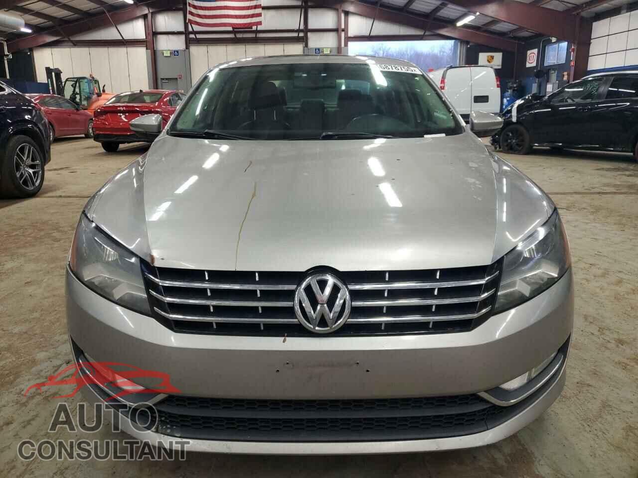 VOLKSWAGEN PASSAT 2012 - 1VWCP7A33CC039384