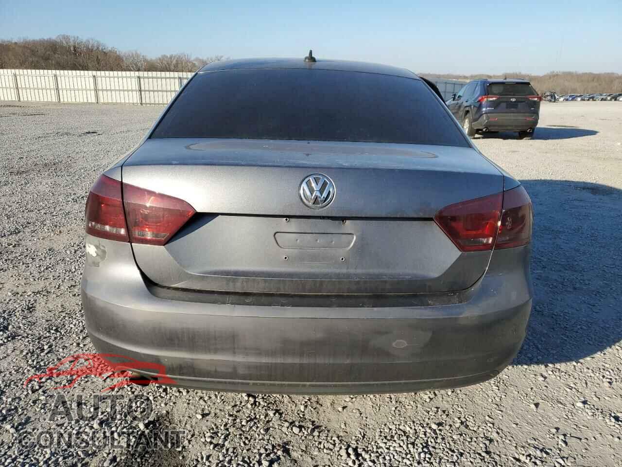 VOLKSWAGEN PASSAT 2015 - 1VWAT7A39FC112443
