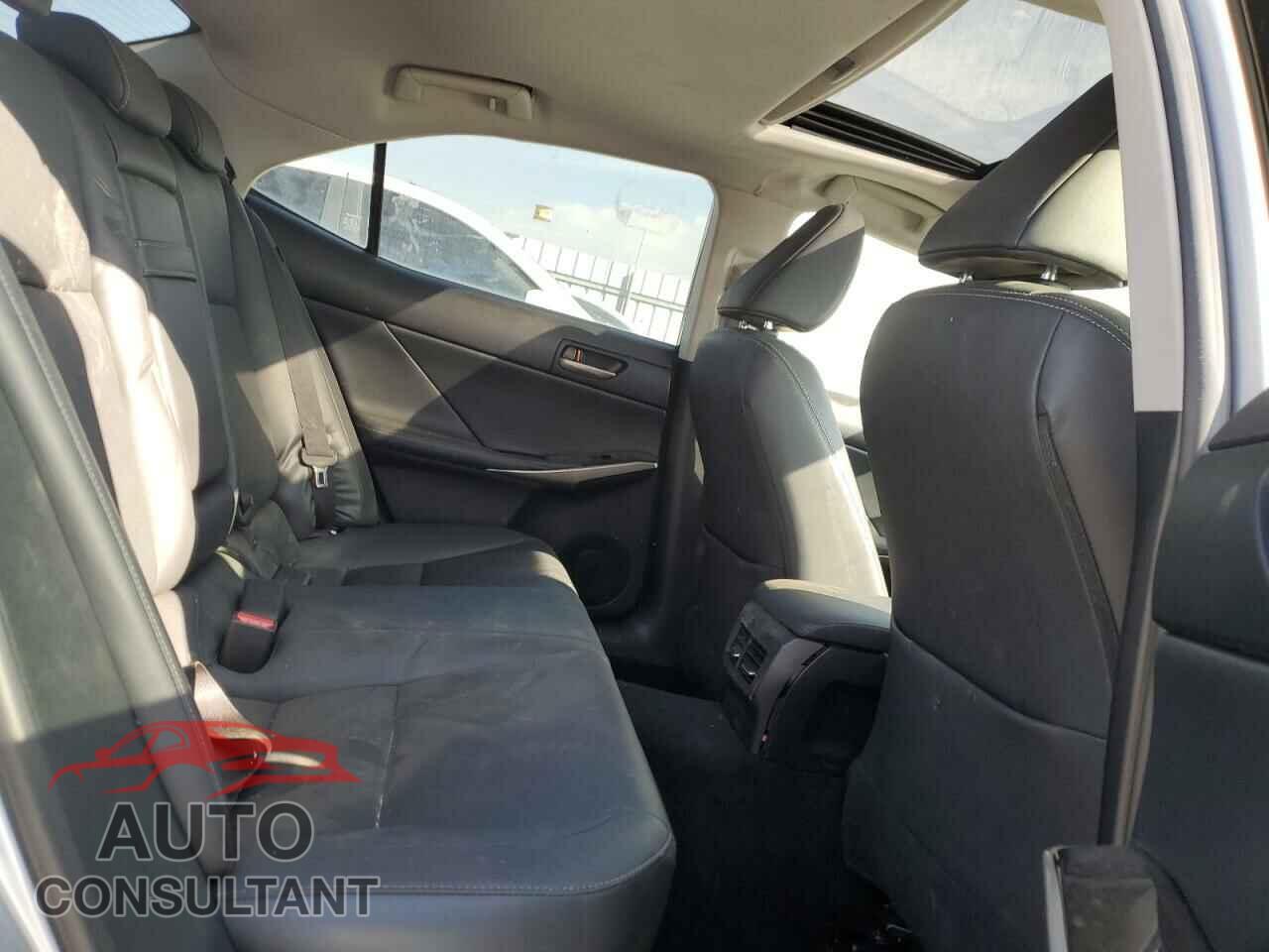 LEXUS IS 2017 - JTHBA1D26H5045514